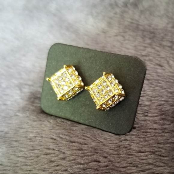 🆓️ Item! Square Gold Bling Earrings - Picture 2 of 2